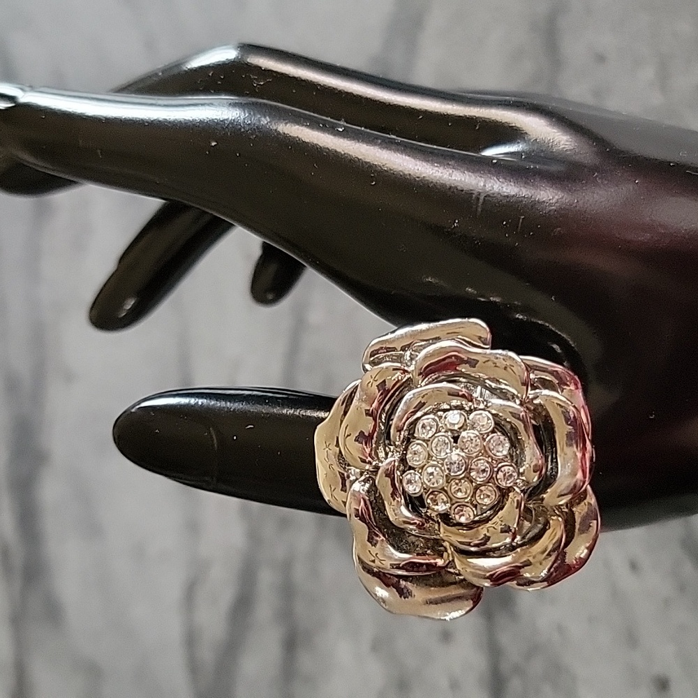 Silver Tone and Rhinestone Large Flower Stretch Ring Plus Size NWOT